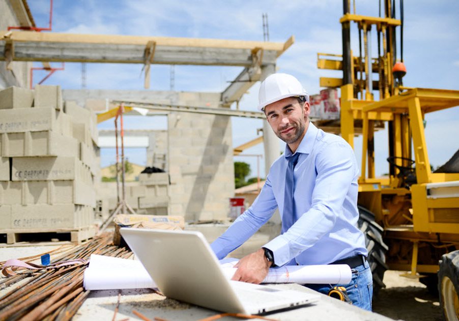 mężczyzna na budowie