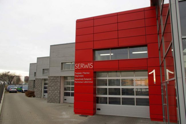 bramy garażowe salonu samochodowego