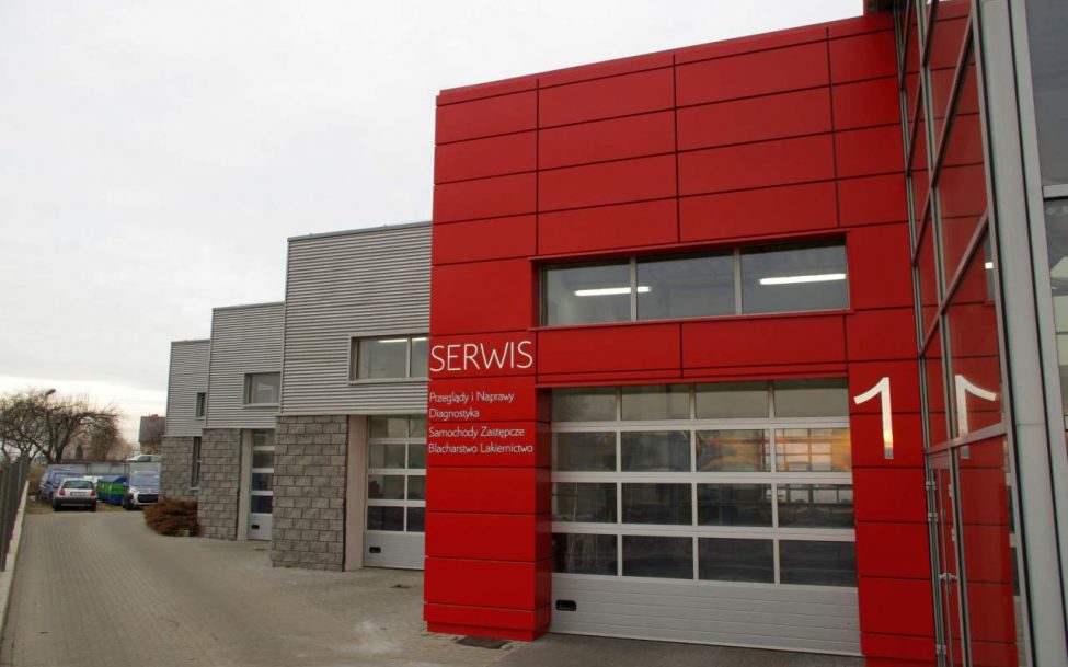 bramy garażowe salonu samochodowego